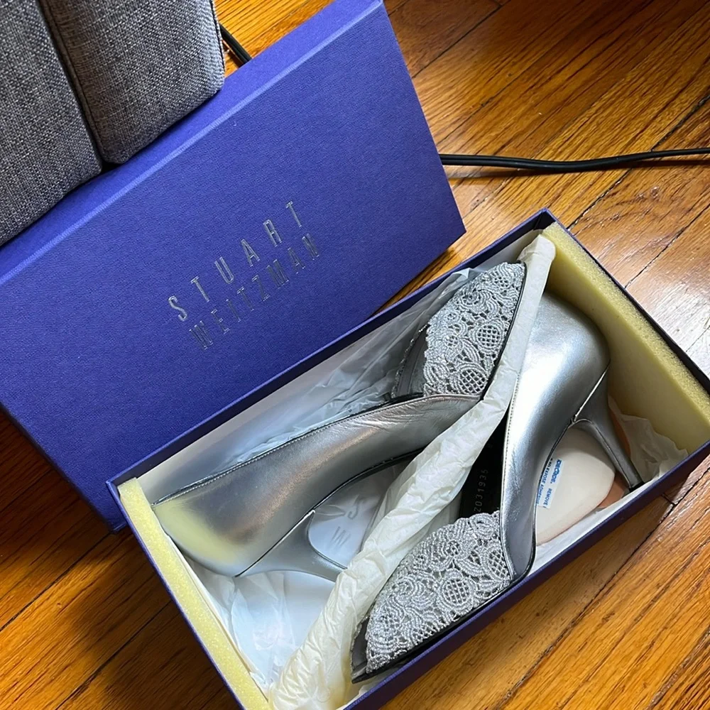 Stuart Weitzman Silver Chantilly Peep Toe Heels Size 8.5 - Picture 2 of 6